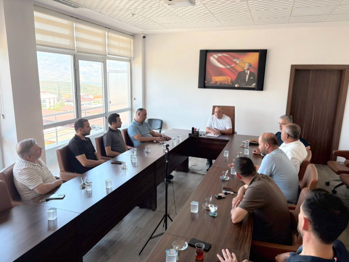Başkan Galip Özel merkez mahalle muhtarları ile bir araya geldi